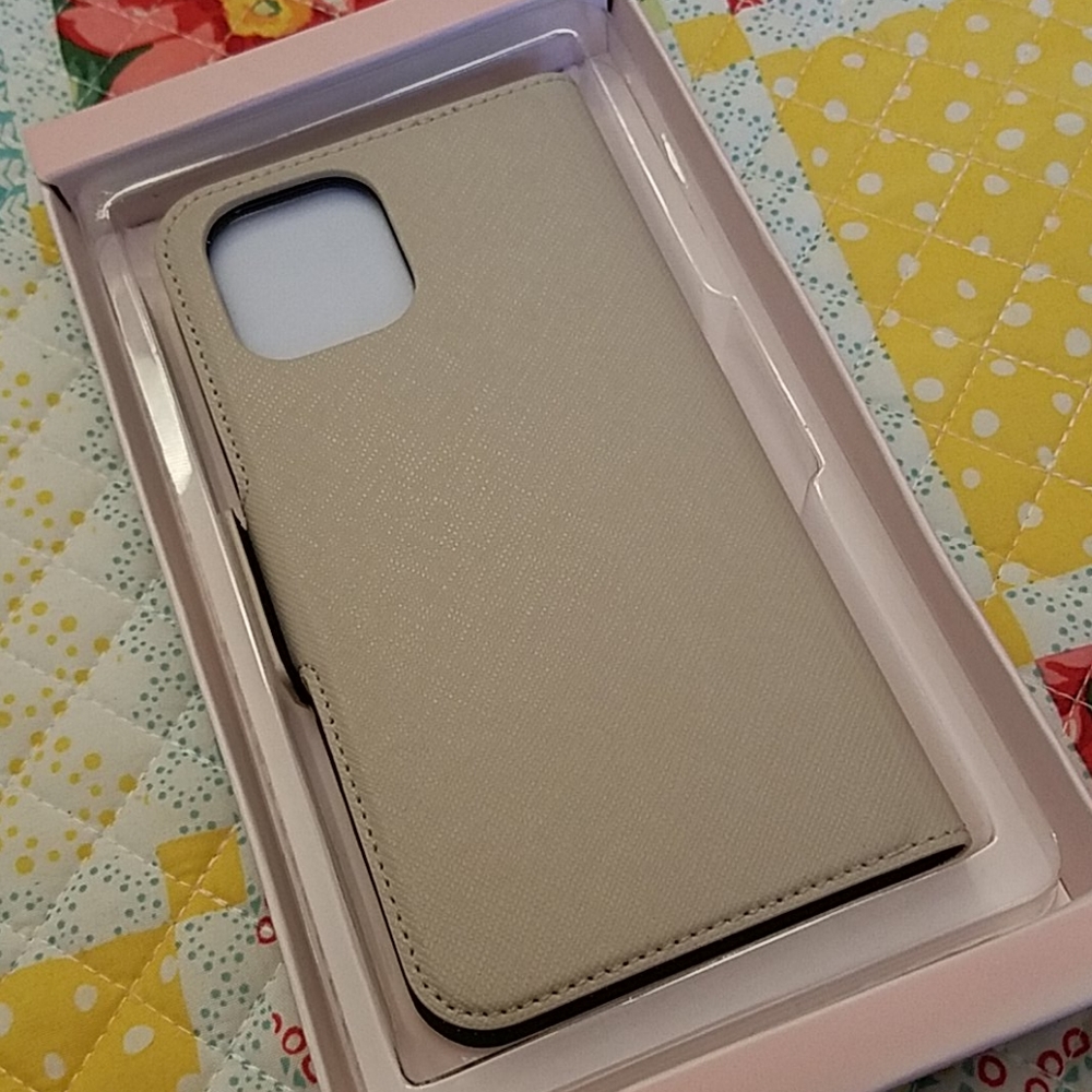 Kate Spade Disney Minnie Mouse iPhone 11 Pro Folio - Picture 4 of 7